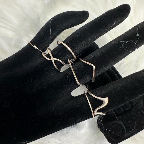 7 Assorted Sterling Silver Stackable Rings - Picture 2 of 5